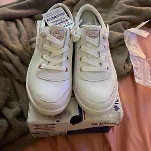 Brand new size 8 1/2 Skechers Bobs